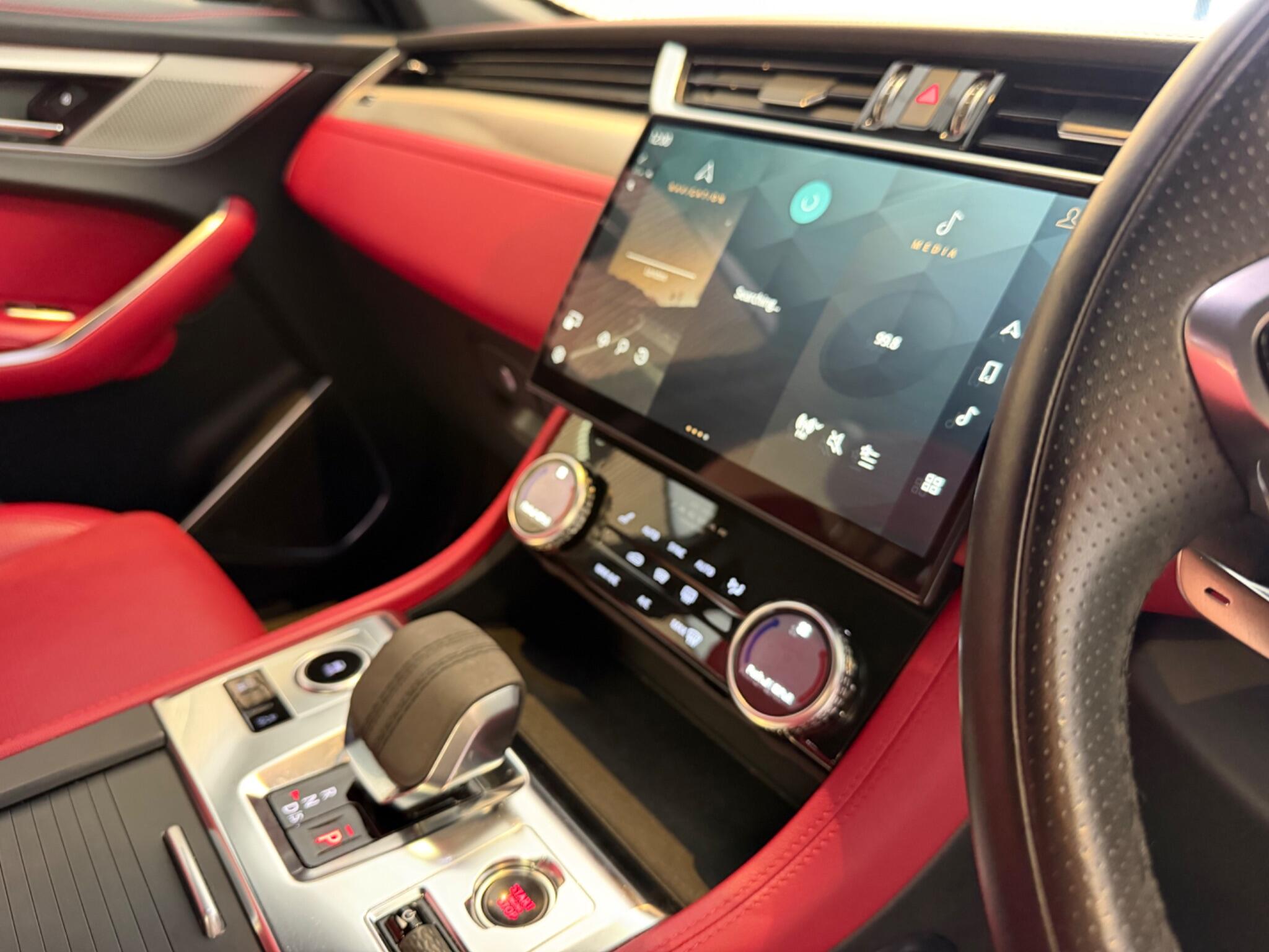 Jaguar F-PACE